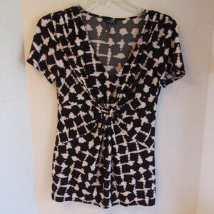 Daisy Fuentes Black/Peach Abstract Short Sleeve Twist Front V Neck Top Size S